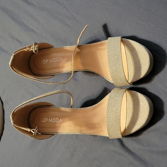 Formal Hig heels. - Picture 2 of 8